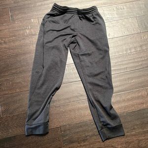 Athletic jogger pants with pocket